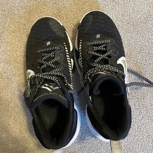 Nike basketball shoes youth 5.5
